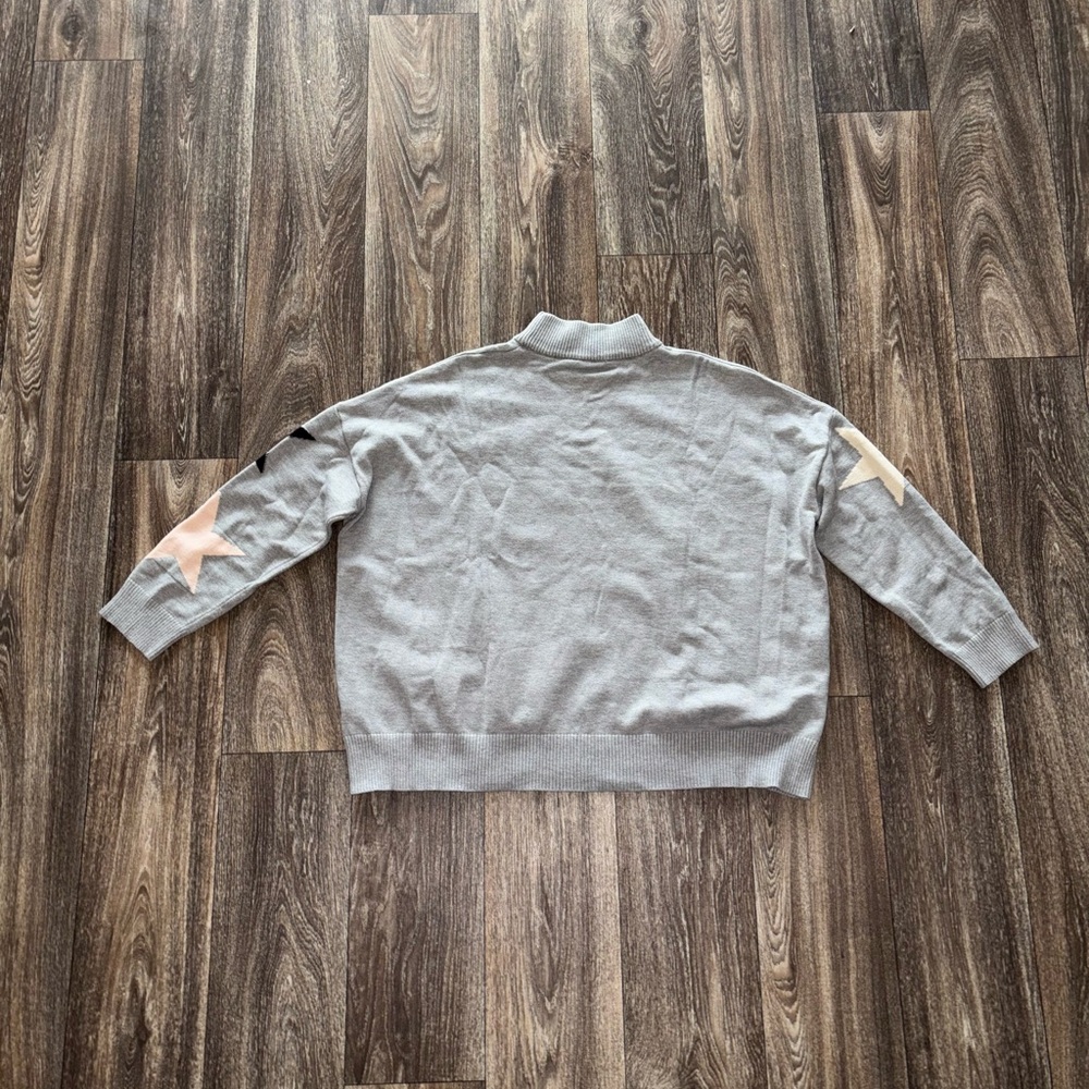 Boutique Gray Sweater with Star Detail - Picture 5 of 6